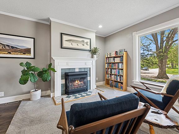 4th image of 405 5th Ave NE