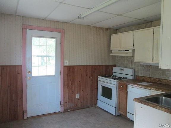 5th image of 4541 Holman Ln