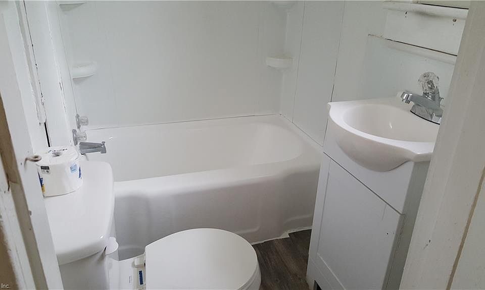 2nd image of 306 Hollywood Ave #B