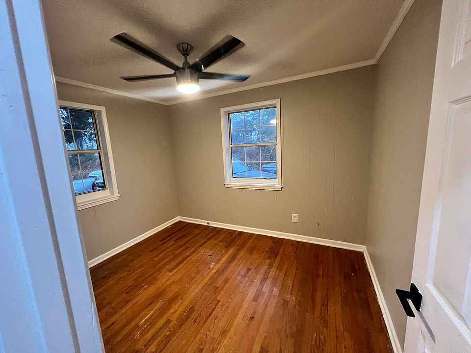 2nd image of 5746 Chatham Ave #4