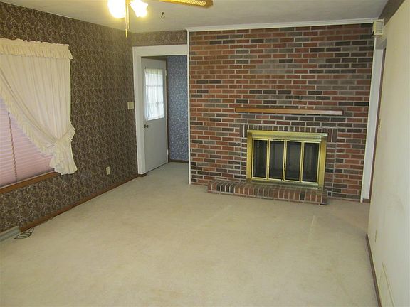 4th image of 22828 Hagney Ave