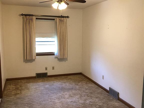 4th image of 215 1st St NW