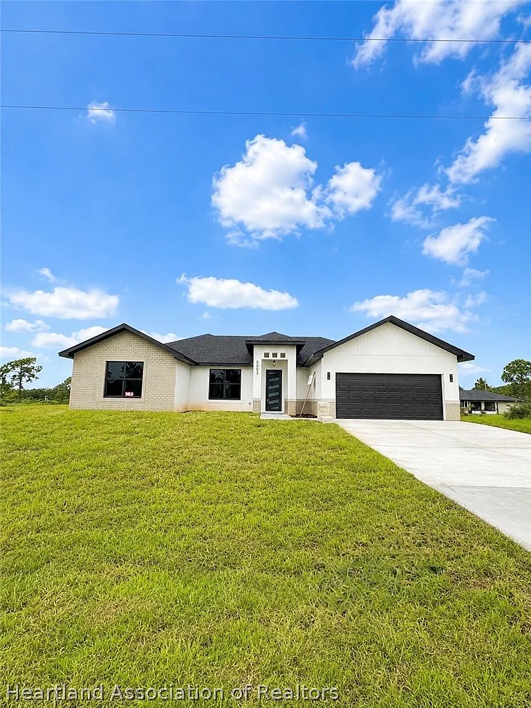 1 bed, 1.0 bath, 1300 sqft, $1,500 — Photo 1