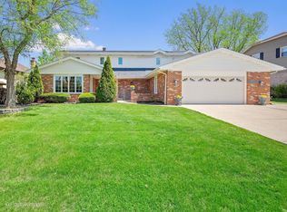 6457 Rodgers Dr, Willowbrook, IL 60527