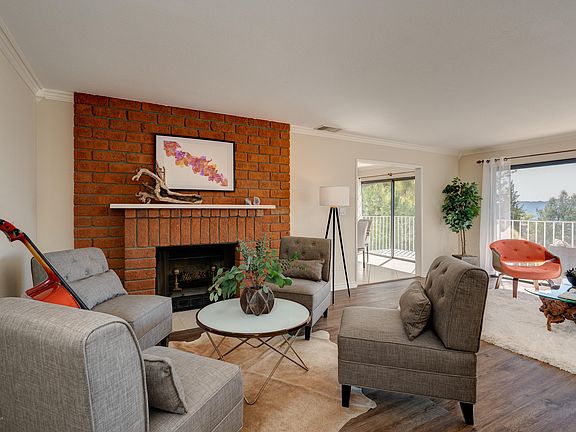 3rd image of 1310 E Tujunga Ave