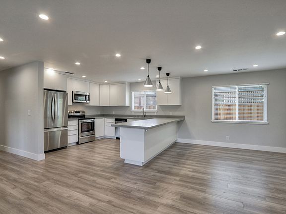 3rd image of 359 Blackwell Dr