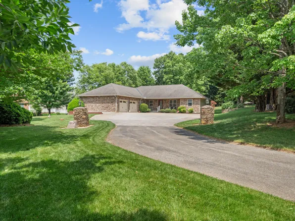 1475 Edgebrook Rd, Salem, VA 24153