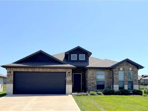 7559 Arapahoe Dr, Shawnee, KS 66227