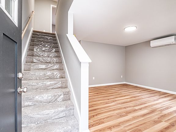 3rd image of 62 Middle Ridge Rd #B