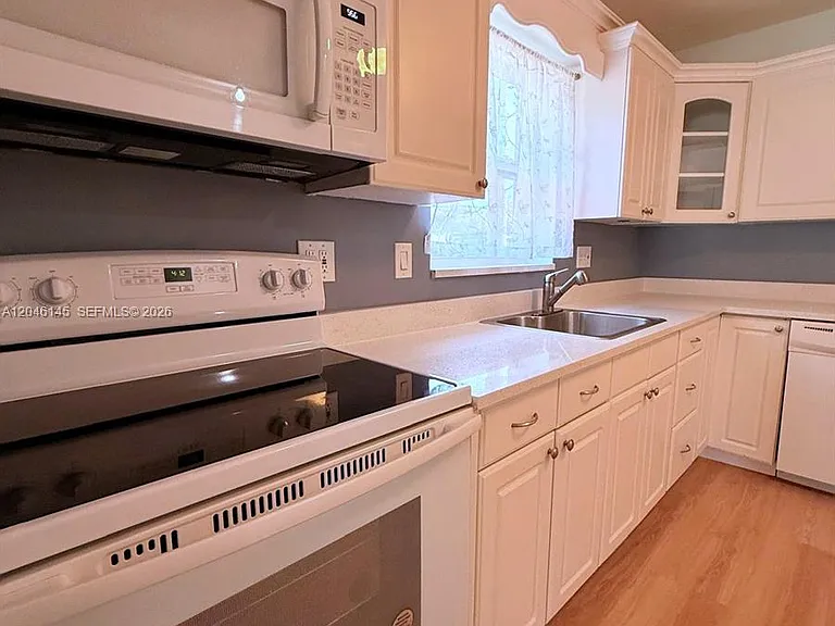 2832 Fillmore St #20 — Photo 2