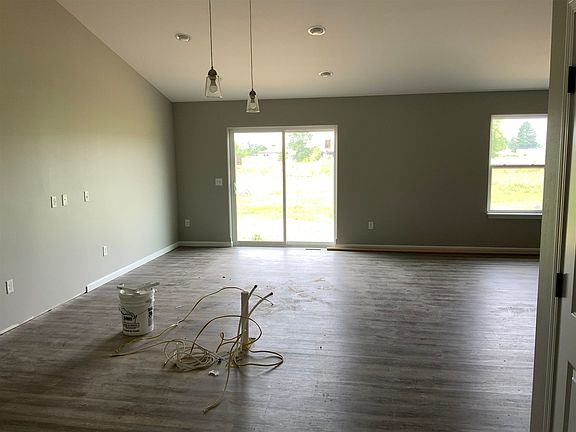 2nd image of 525 Woodland Cir