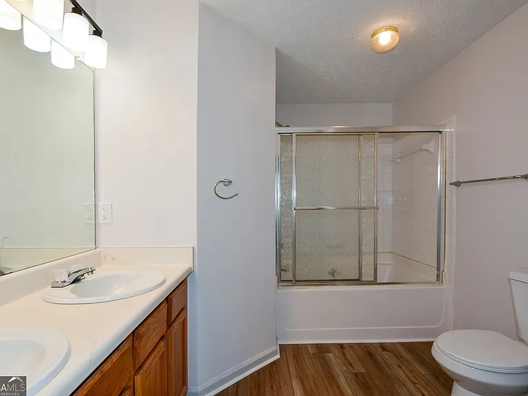 5460 Hampton Ct — Photo 34