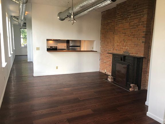 4th image of 542 Liberty Hl