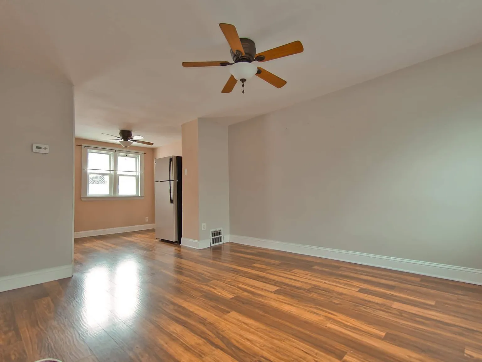 2 bed, 712 sqft, $1,420 — Photo 2