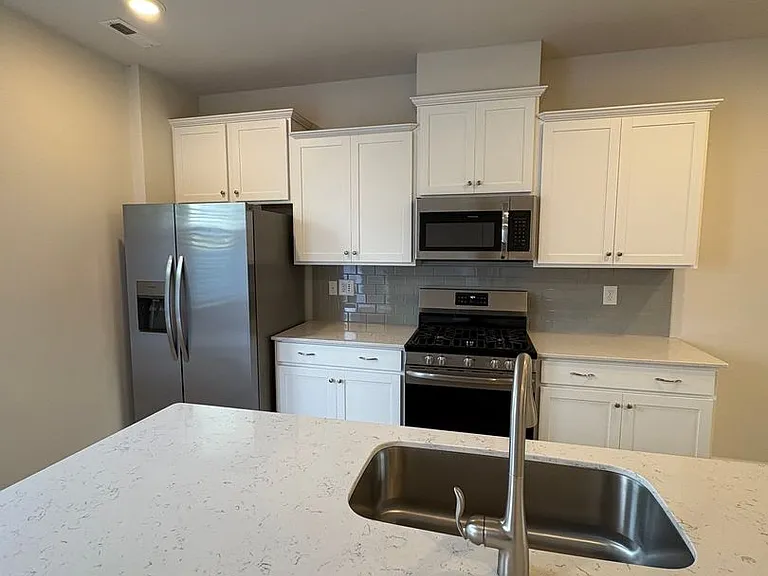 408 Couchell Pl — Photo 5
