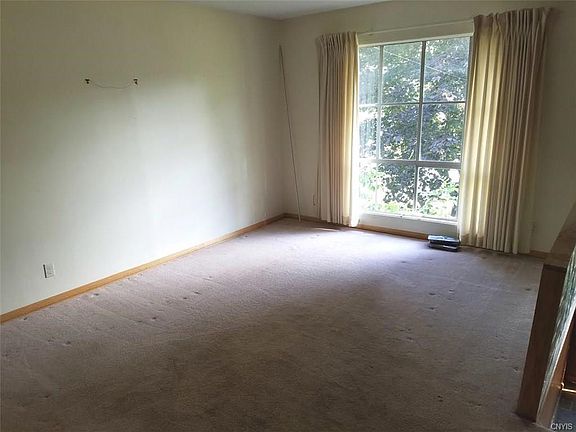 3rd image of 110 Daywood Dr