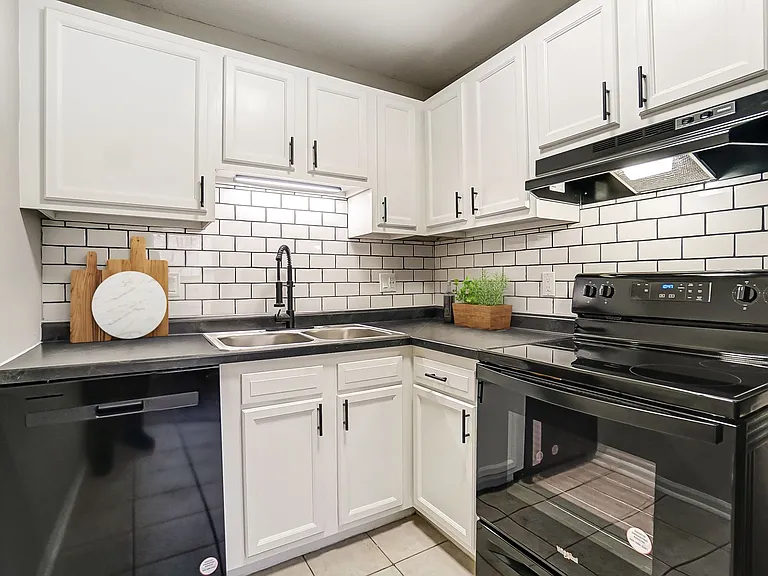 Coral Club Apartments — Photo 1