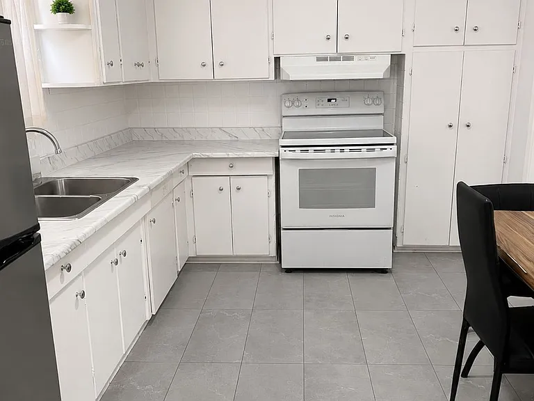 45 Clovelly Ave #2 — Photo 9