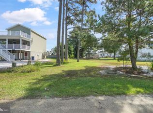19 Fawn Ln, Chincoteague Island, VA 23336