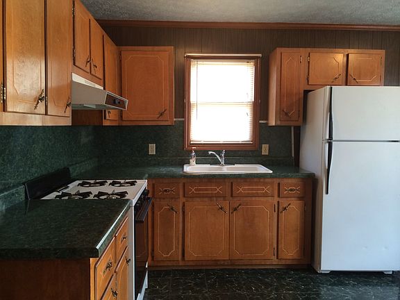 3rd image of 486 Alan Dr