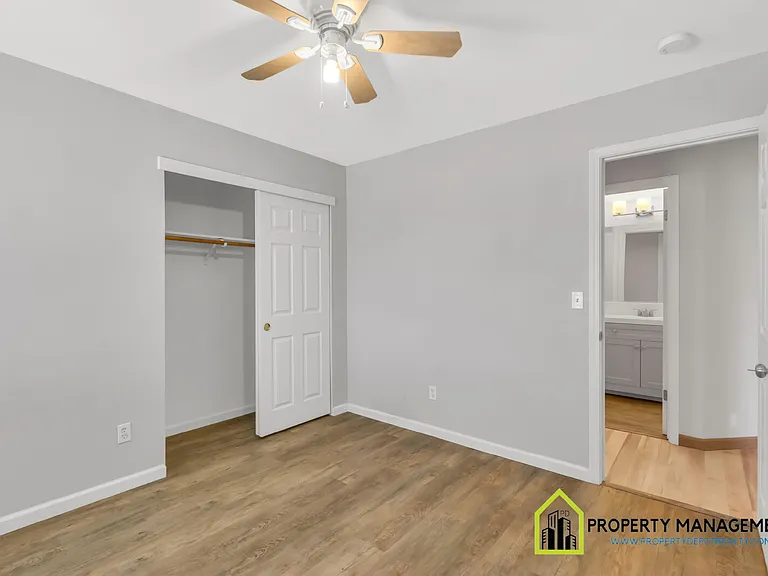 10118 Hampton Oak Dr — Photo 16