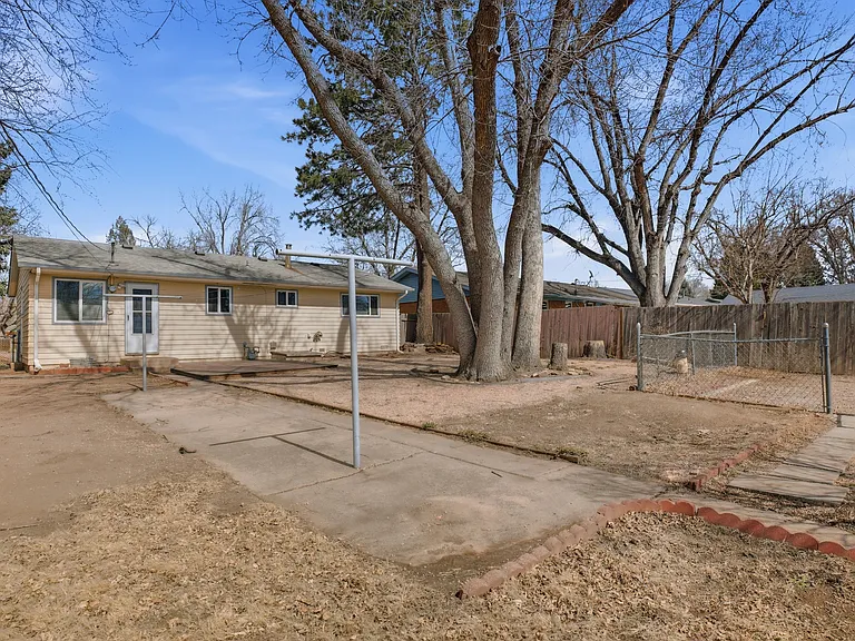 2826 N Institute St — Photo 24