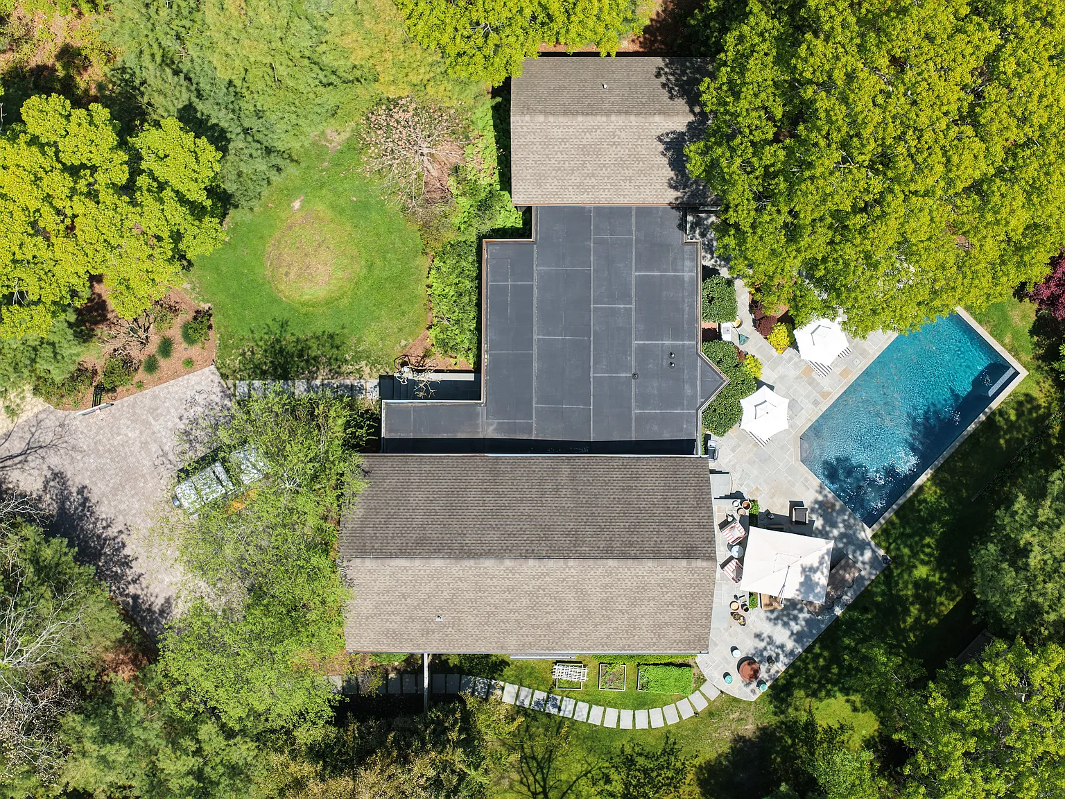 South of the Highway Newly Renovated 5 BR — Photo 3