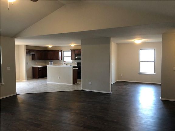 2nd image of 2409 Elmwood Ave
