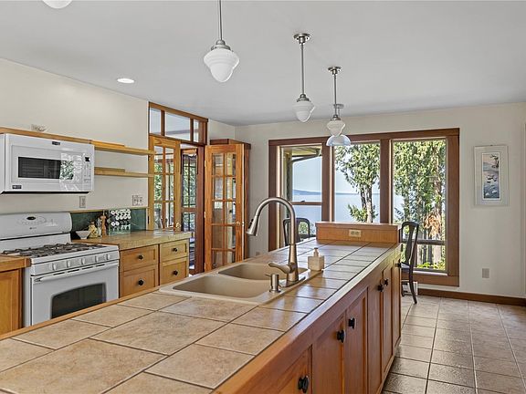 4th image of 2185 Widgeon Rd