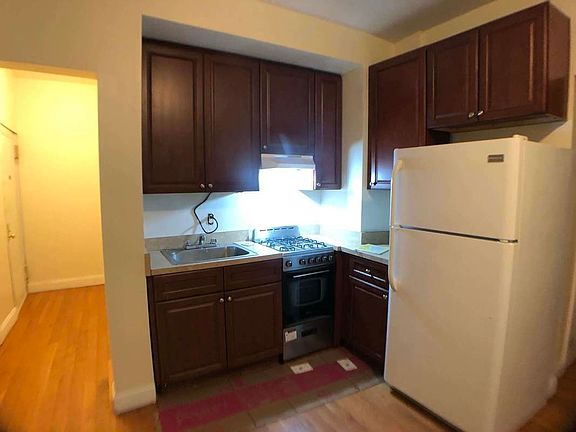 2nd image of 18 E 21st St #4