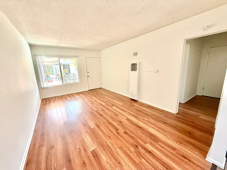 8750 Woodman Ave #21 — Photo 14