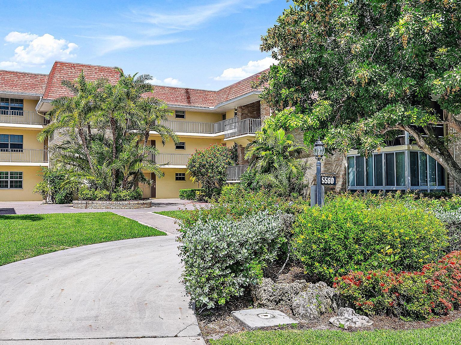 5560 Tamberlane Circle #327