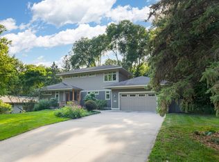 9340 Cedar Forest Rd, Eden Prairie, MN 55347