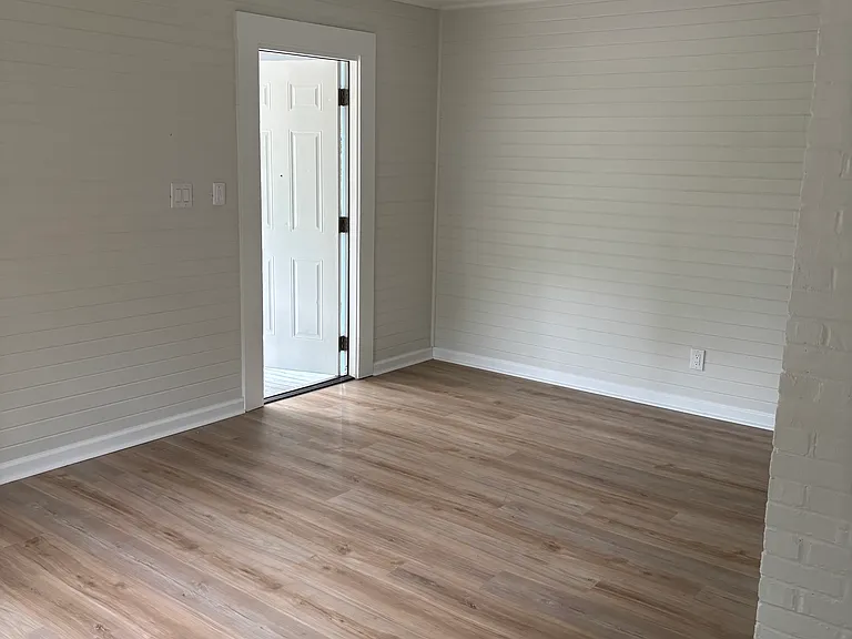 510 Alexander St — Photo 2