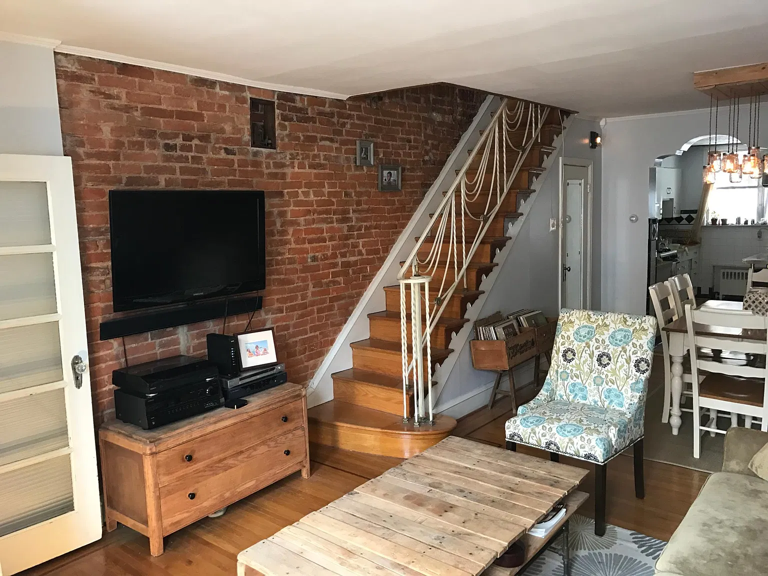 922 Hoffman St — Photo 4