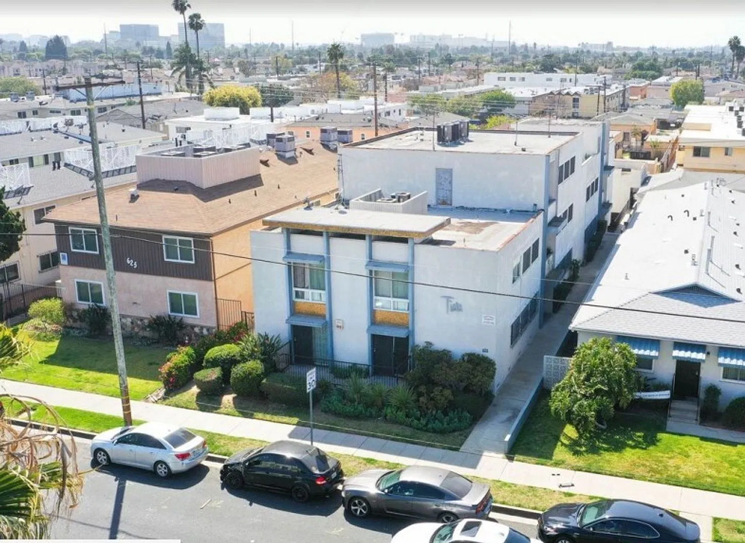 623 S. Grevillea Ave — Photo 2