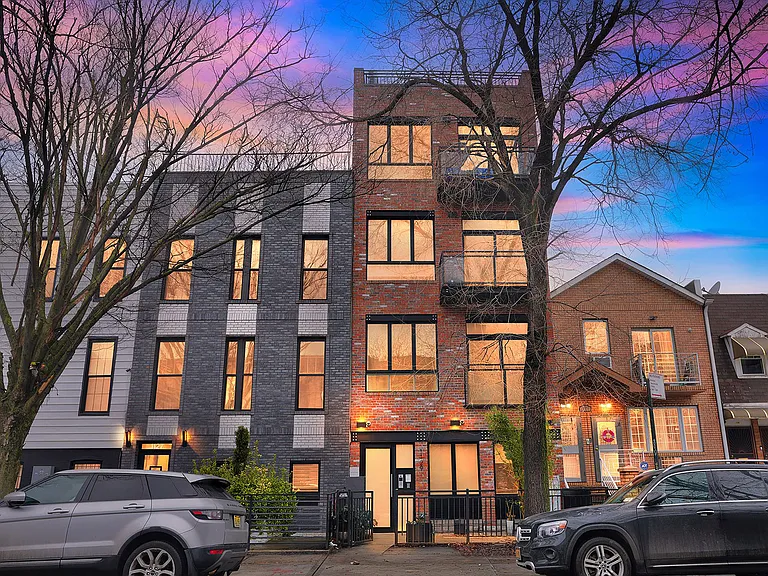 1129 Halsey St #4R — Photo 7