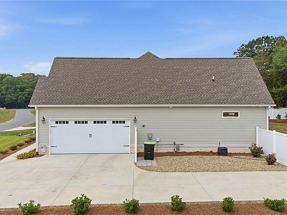 5th image of 207 Wynnfall Dr
