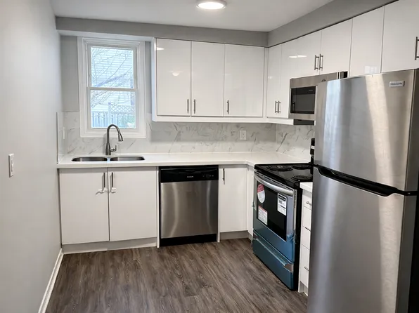 22 Dacotah St #2, Saint Catharines, ON L2R 1Z4