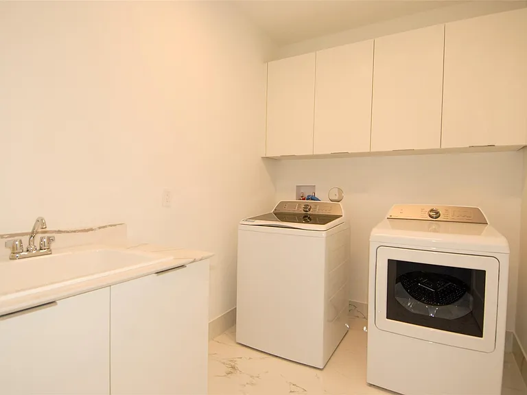 1435 SW 23rd St — Photo 29