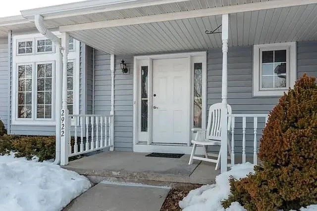 4 bed, 3.5 bath, 2600 sqft, $3,400 — Photo 4