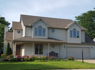 812 Edwards St, Monticello, IL 61856