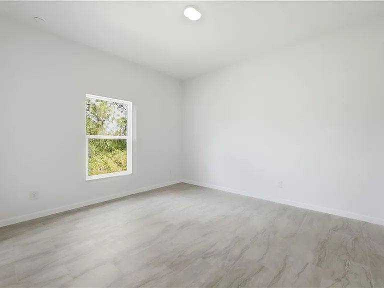 1018 Kent St E — Photo 13
