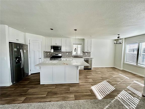 4th image of 675 W Oakland Ave Spc B8