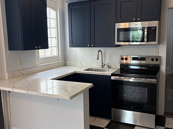 5th image of 1734 2nd St #A