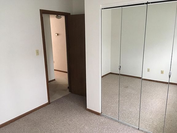 4th image of 945 Harrington Ave APT 1
