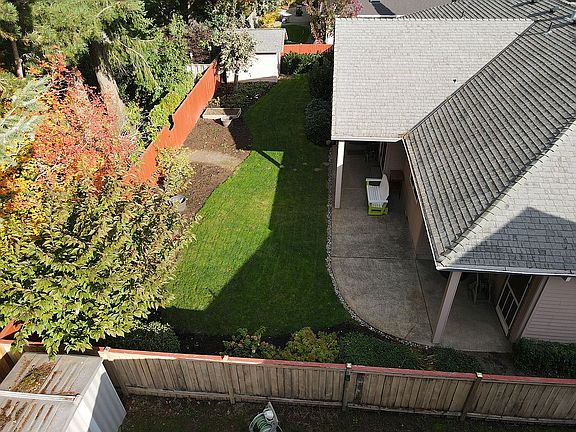 3rd image of 2755 NE Charlois Dr
