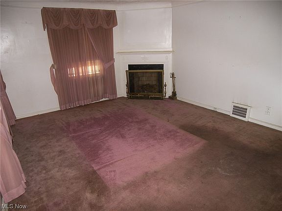 4th image of 16212 Throckley Ave