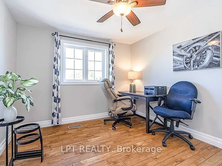 35 Clute Cres — Photo 9