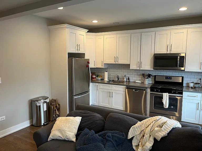 4755 N Leavitt St #2 — Photo 3